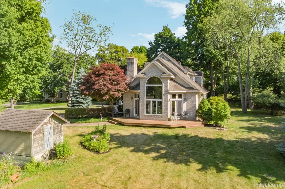 905 Spring Drive Northville Township, MI 48167