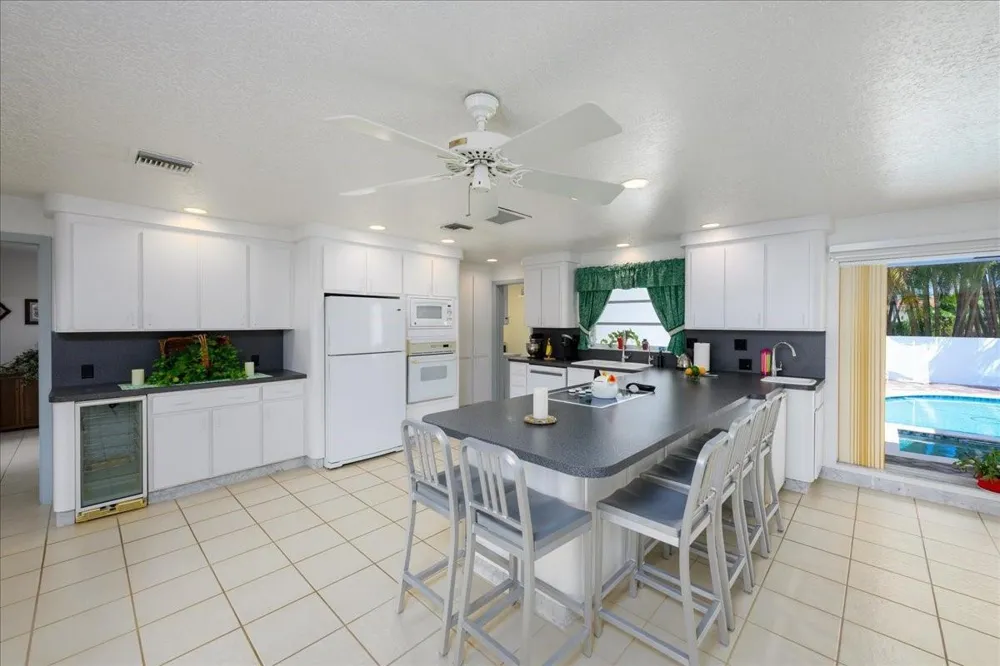 200 SE 11th Street Pompano Beach, FL 33060