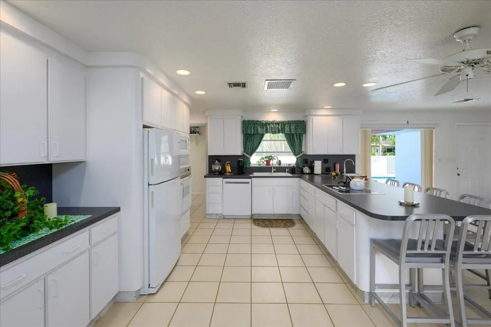 200 SE 11th Street Pompano Beach, FL 33060