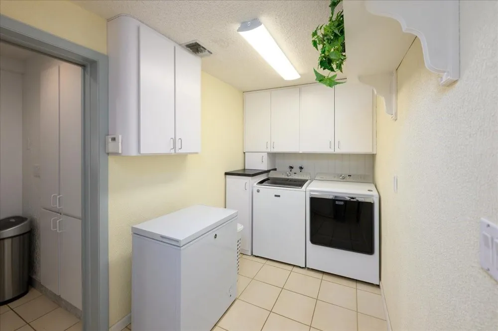 200 SE 11th Street Pompano Beach, FL 33060