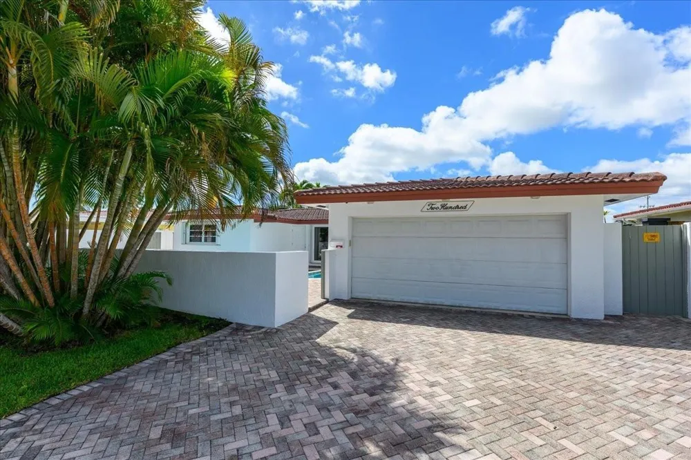 200 SE 11th Street Pompano Beach, FL 33060