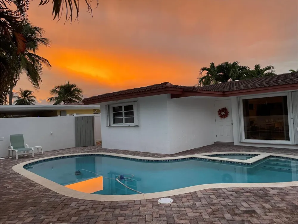 200 SE 11th Street Pompano Beach, FL 33060