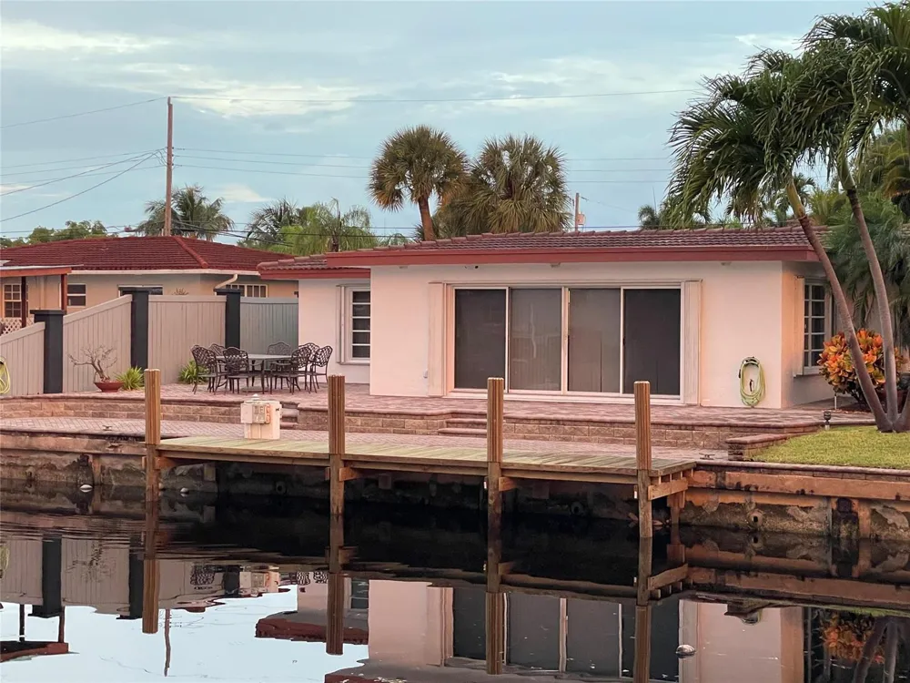 200 SE 11th Street Pompano Beach, FL 33060