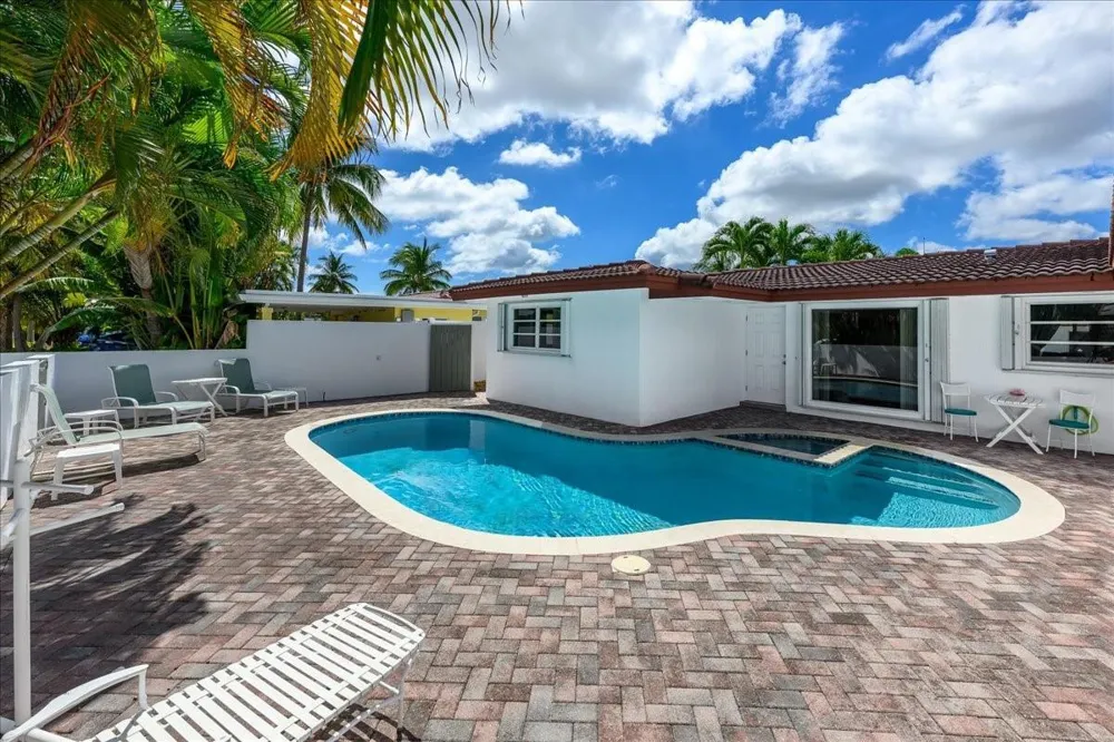200 SE 11th Street Pompano Beach, FL 33060