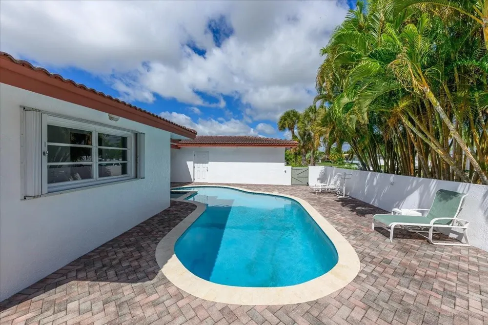 200 SE 11th Street Pompano Beach, FL 33060