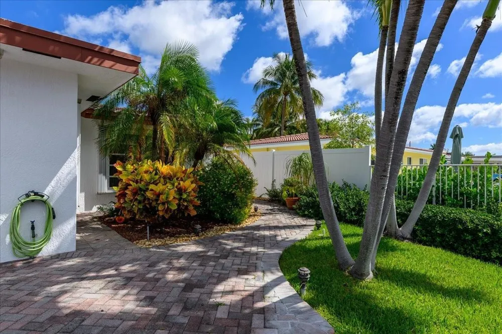 200 SE 11th Street Pompano Beach, FL 33060