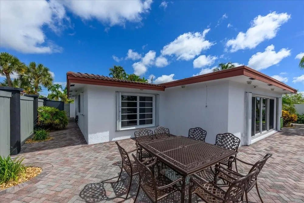 200 SE 11th Street Pompano Beach, FL 33060