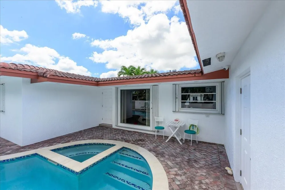 200 SE 11th Street Pompano Beach, FL 33060