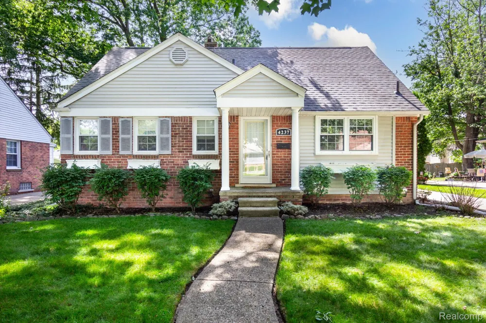 4237 Wakefield Road Berkley City, MI 48072
