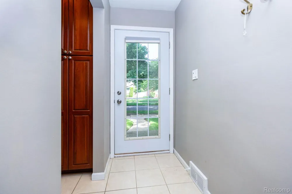 4237 Wakefield Road Berkley City, MI 48072