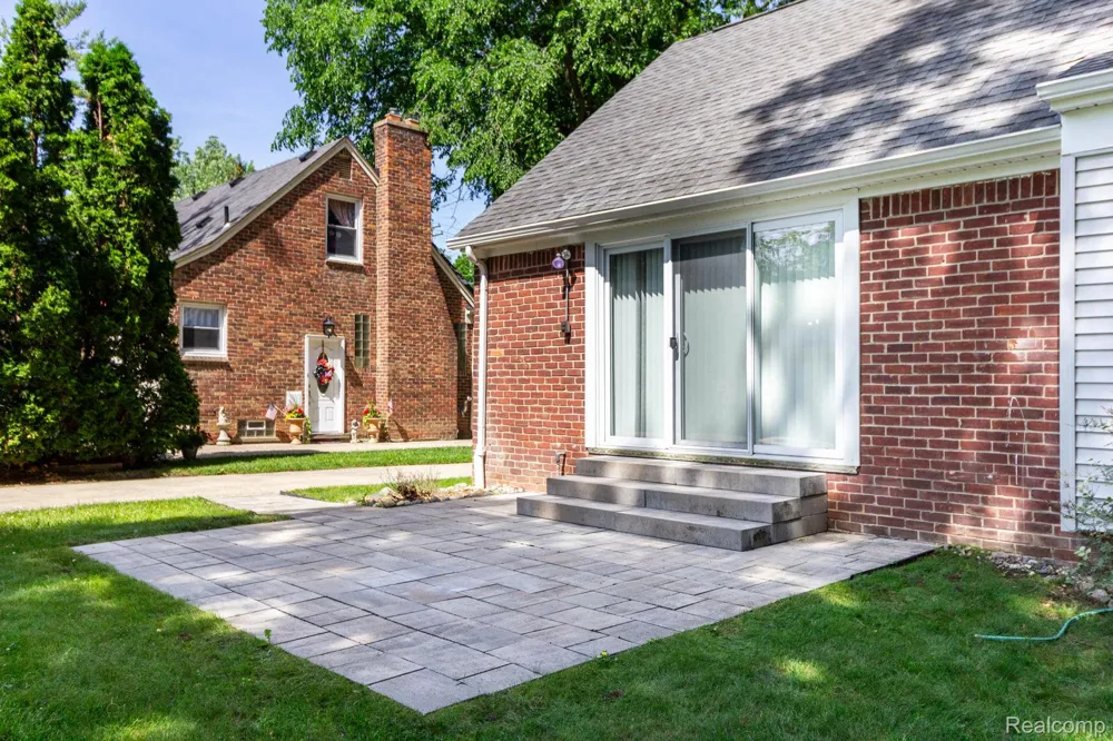 4237 Wakefield Road Berkley City, MI 48072
