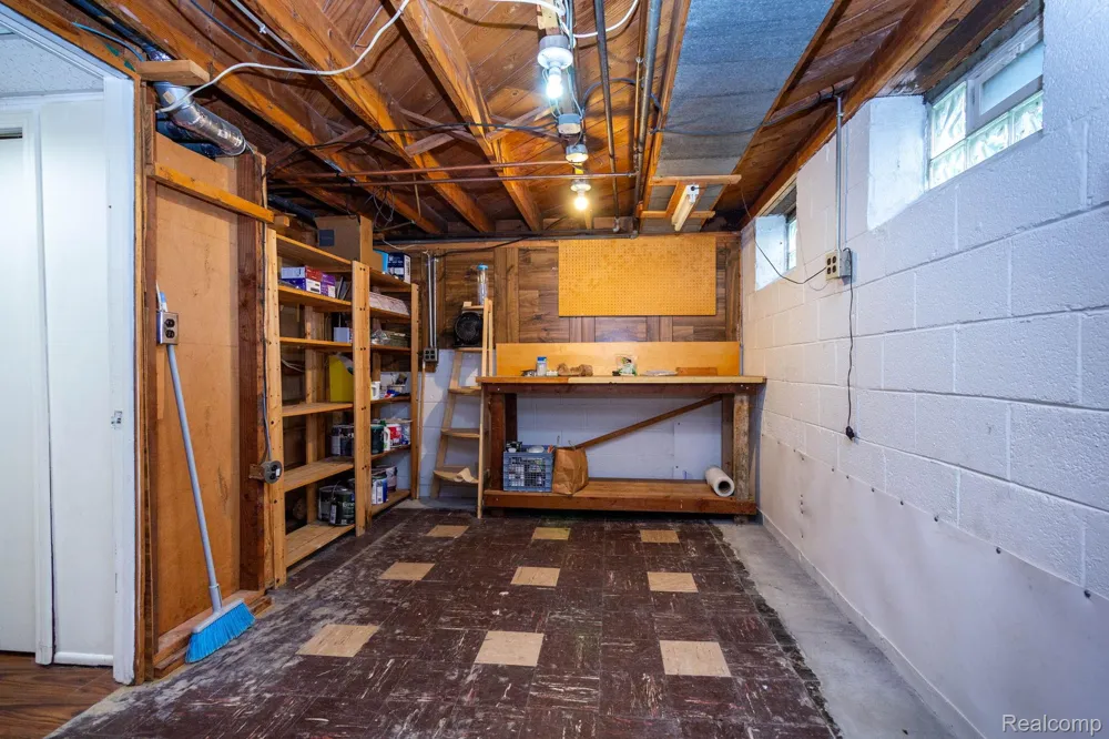 4237 Wakefield Road Berkley City, MI 48072