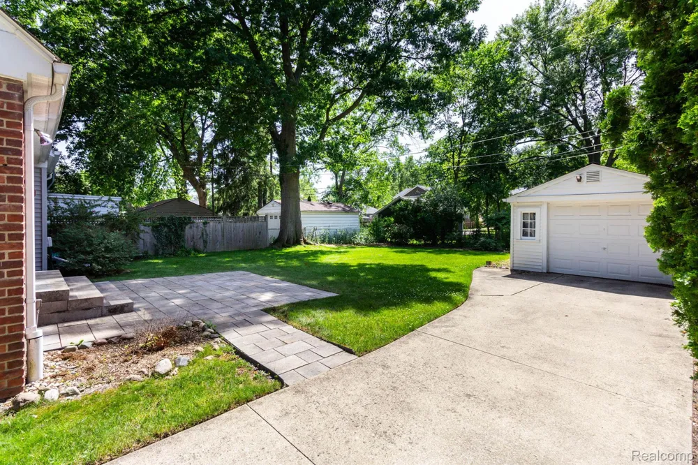 4237 Wakefield Road Berkley City, MI 48072