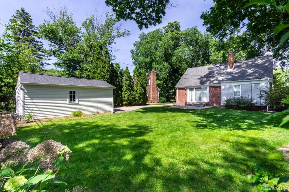 4237 Wakefield Road Berkley City, MI 48072
