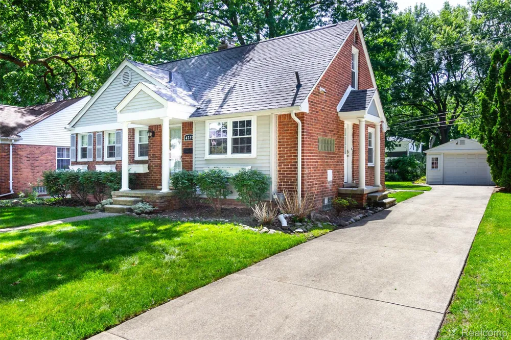 4237 Wakefield Road Berkley City, MI 48072