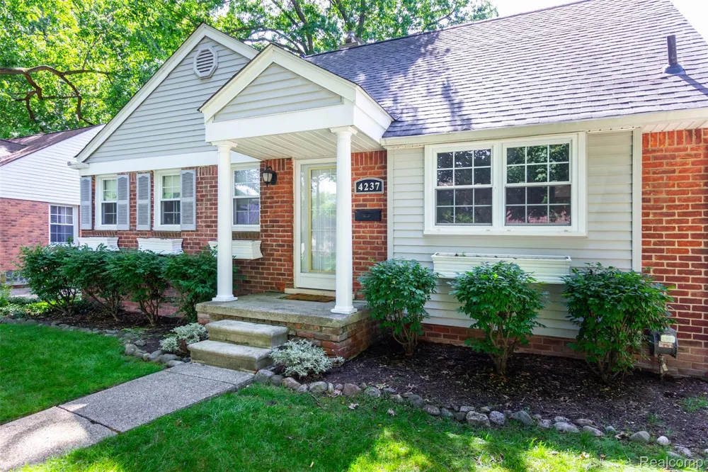 4237 Wakefield Road Berkley City, MI 48072