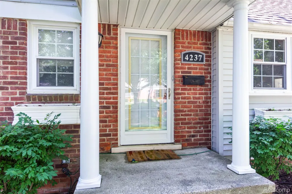4237 Wakefield Road Berkley City, MI 48072