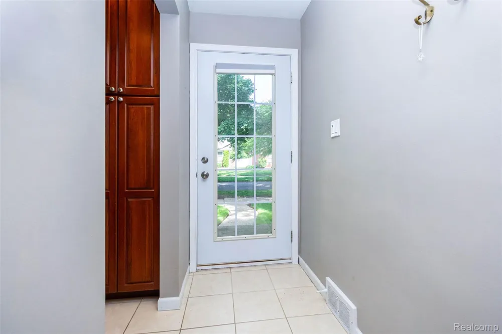 4237 Wakefield Road Berkley City, MI 48072