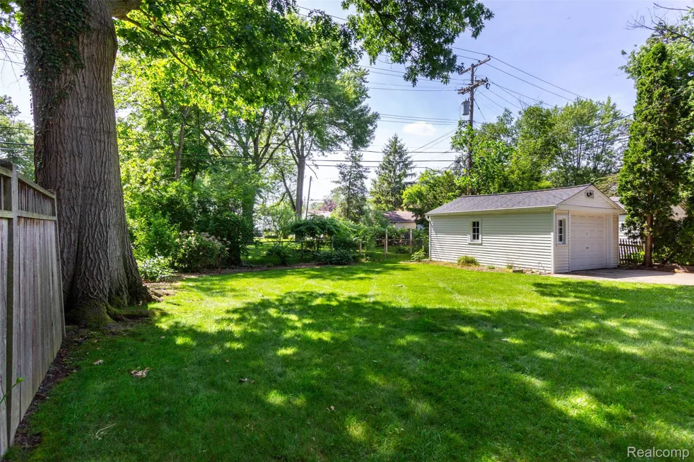 4237 Wakefield Road Berkley City, MI 48072
