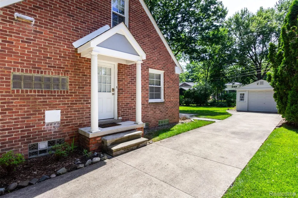 4237 Wakefield Road Berkley City, MI 48072