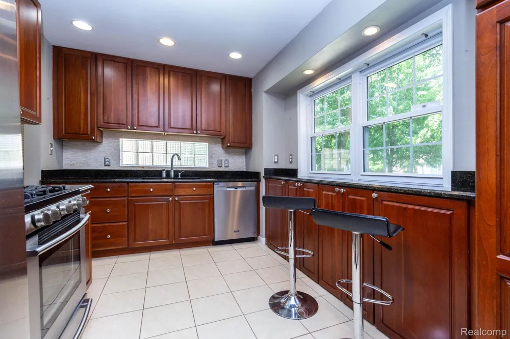 4237 Wakefield Road Berkley City, MI 48072