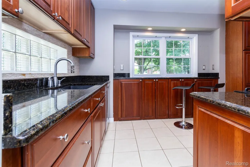 4237 Wakefield Road Berkley City, MI 48072