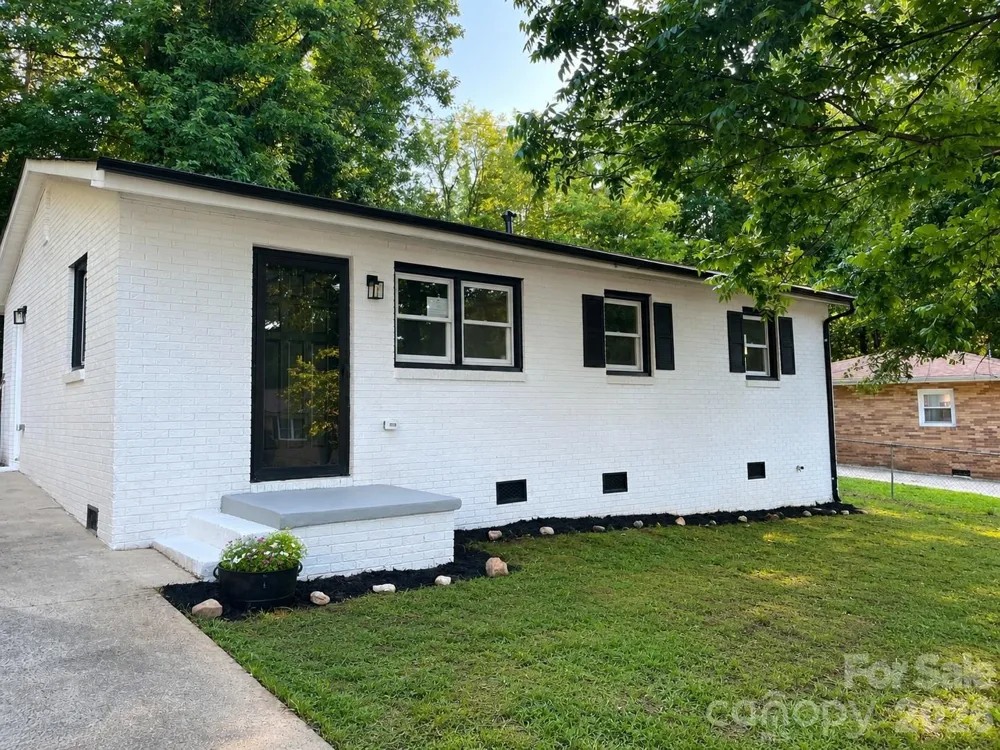 803 Dogwood Drive Dallas, NC 28034