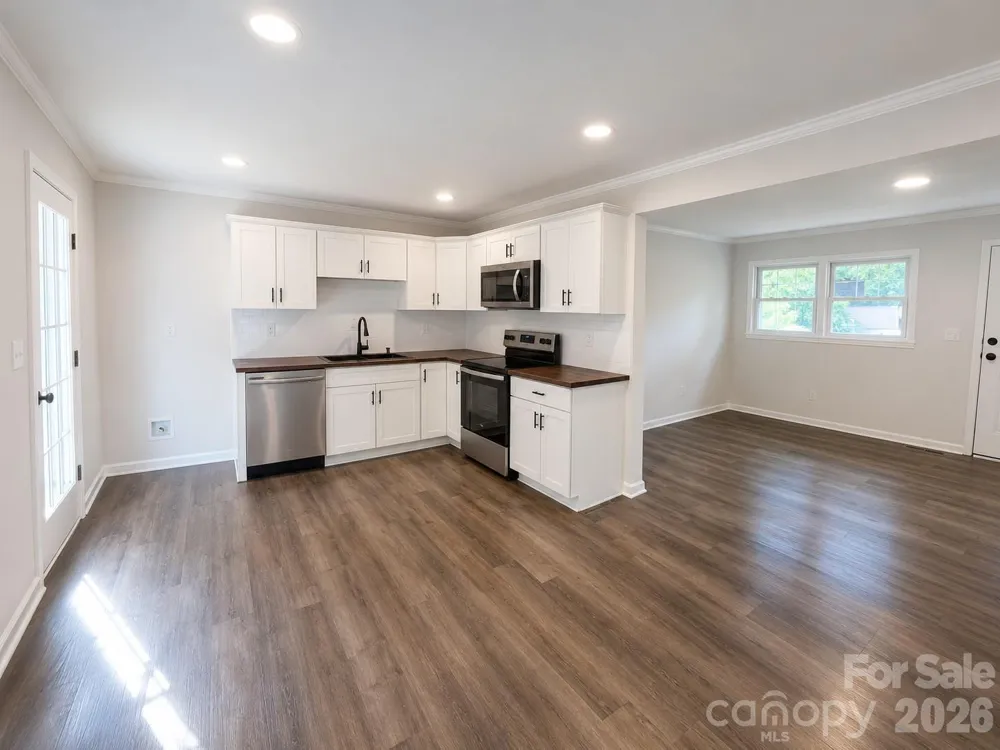803 Dogwood Drive Dallas, NC 28034