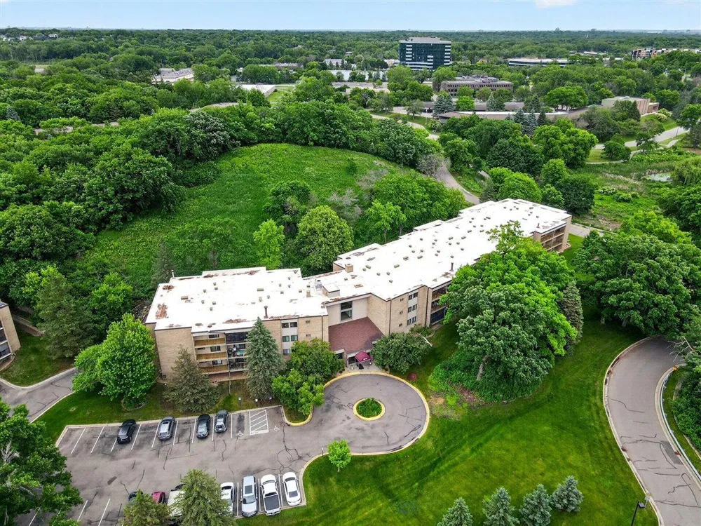 5643 Green Circle Drive #108 Minnetonka, MN 55343