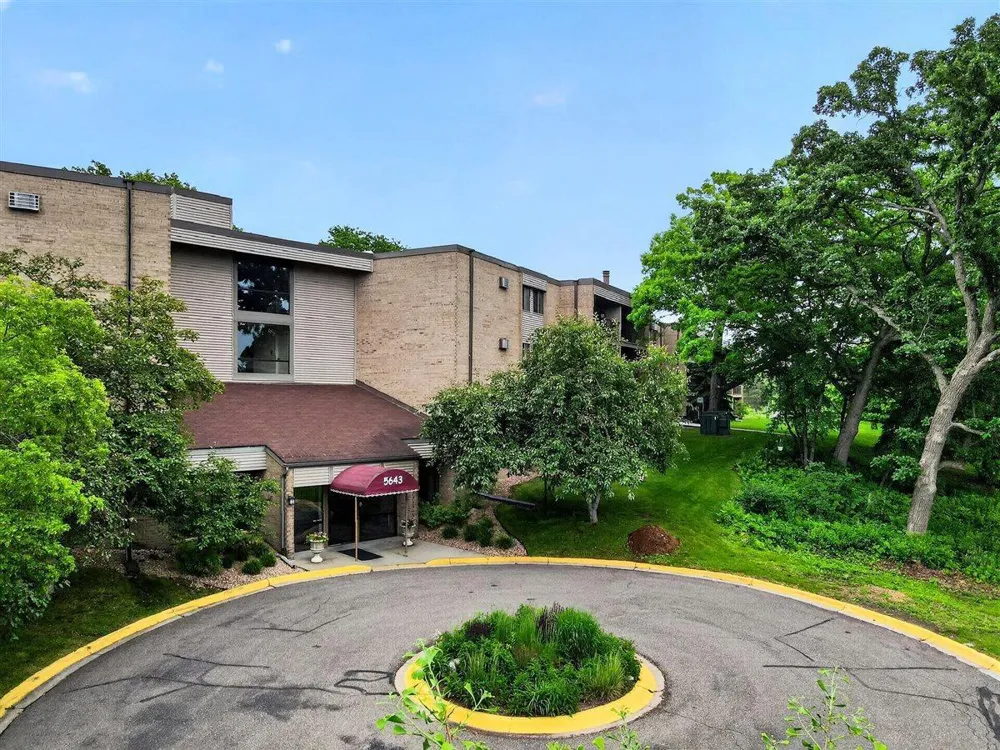 5643 Green Circle Drive #108 Minnetonka, MN 55343
