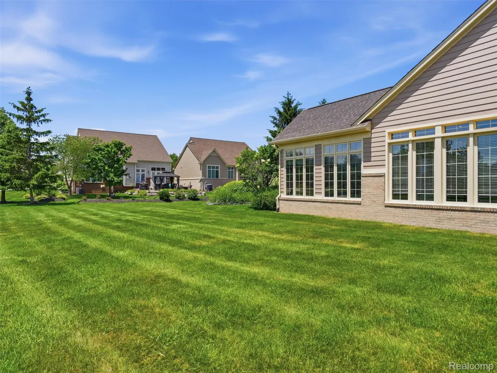 59759 Glacier Ridge Washington Township, MI 48094