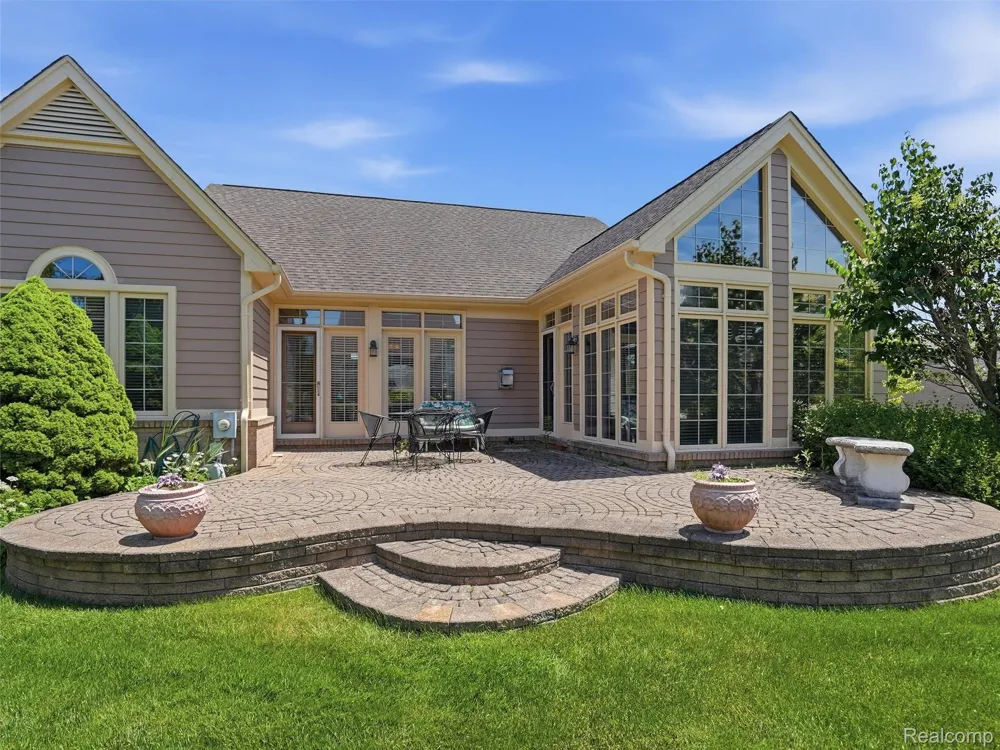 59759 Glacier Ridge Washington Township, MI 48094