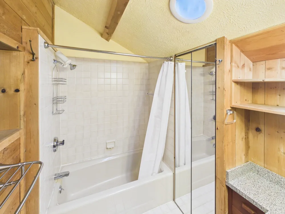10953 E Pobuda Road Leelanau Township, MI 49682