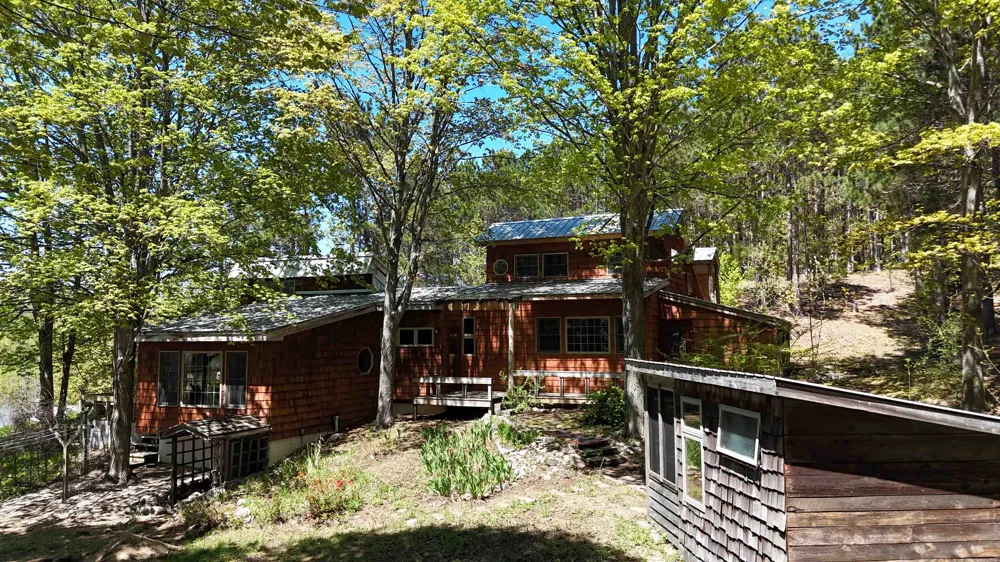 10953 E Pobuda Road Leelanau Township, MI 49682