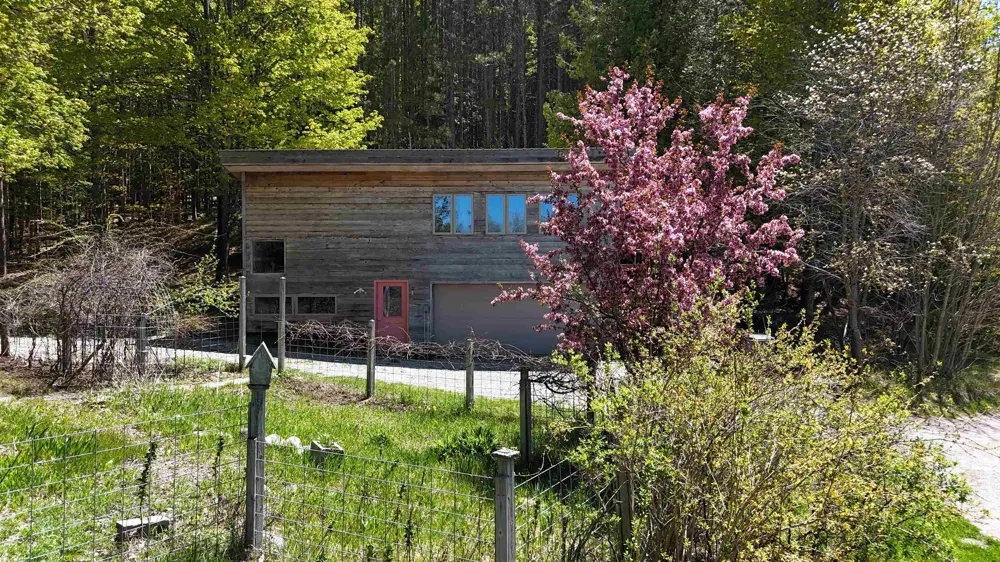 10953 E Pobuda Road Leelanau Township, MI 49682