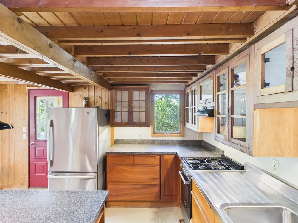 10953 E Pobuda Road Leelanau Township, MI 49682