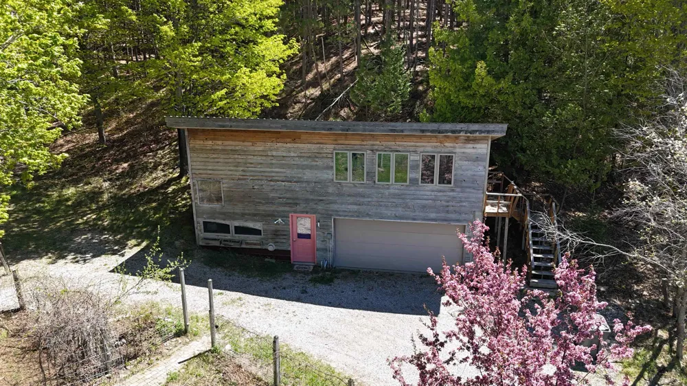 10953 E Pobuda Road Leelanau Township, MI 49682