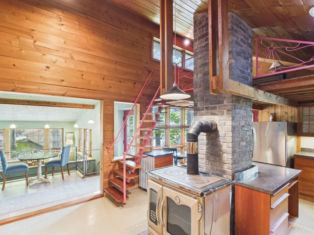 10953 E Pobuda Road Leelanau Township, MI 49682