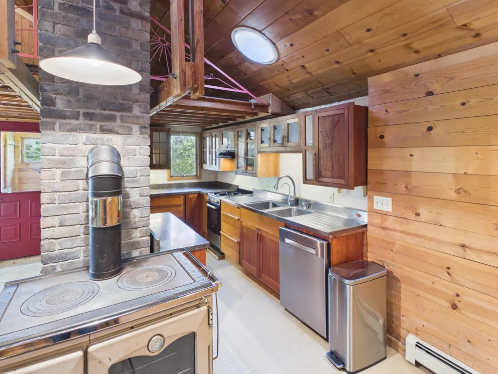 10953 E Pobuda Road Leelanau Township, MI 49682