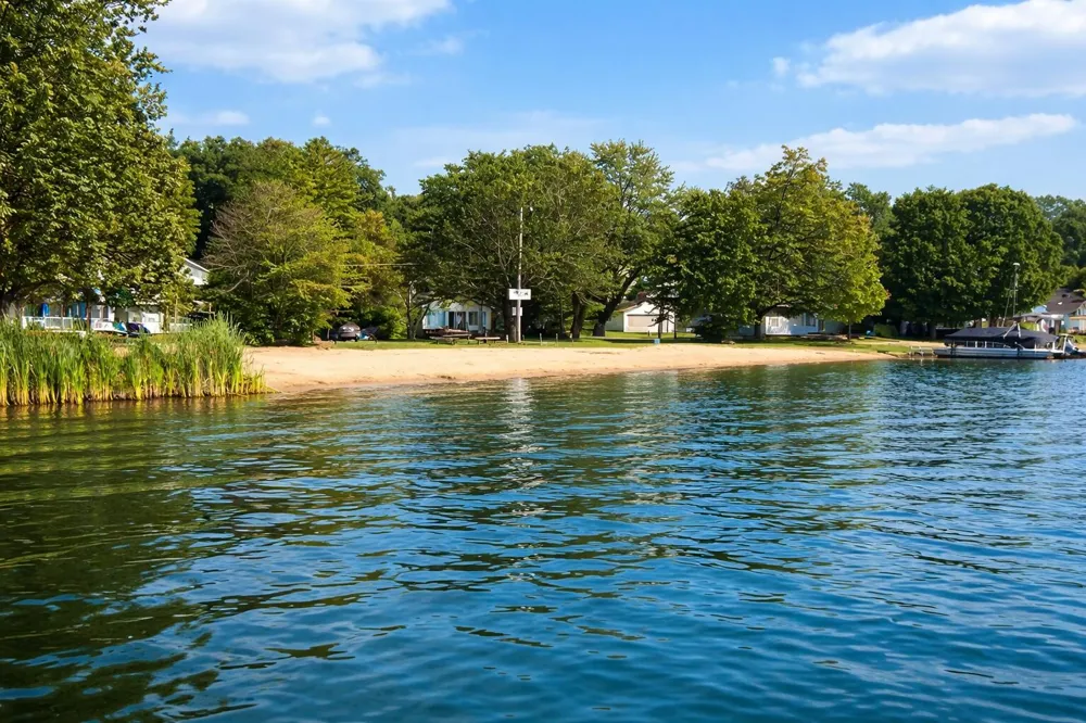 11637 Algonquin Drive Hamburg Township, MI 48169