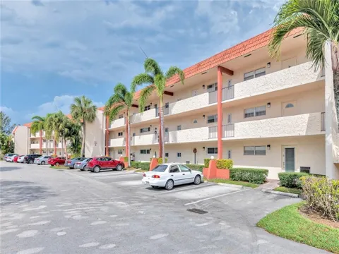9800 Hollybrook Lake Drive #202