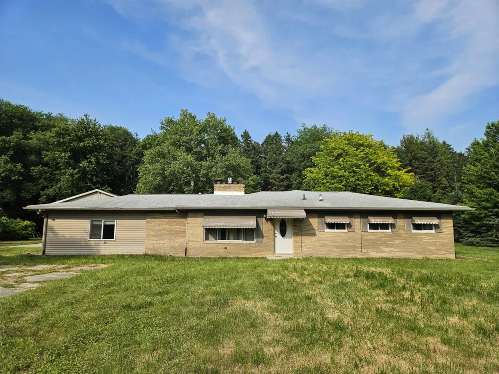 8525 Dixie Highway Birch Run Township, MI 48415