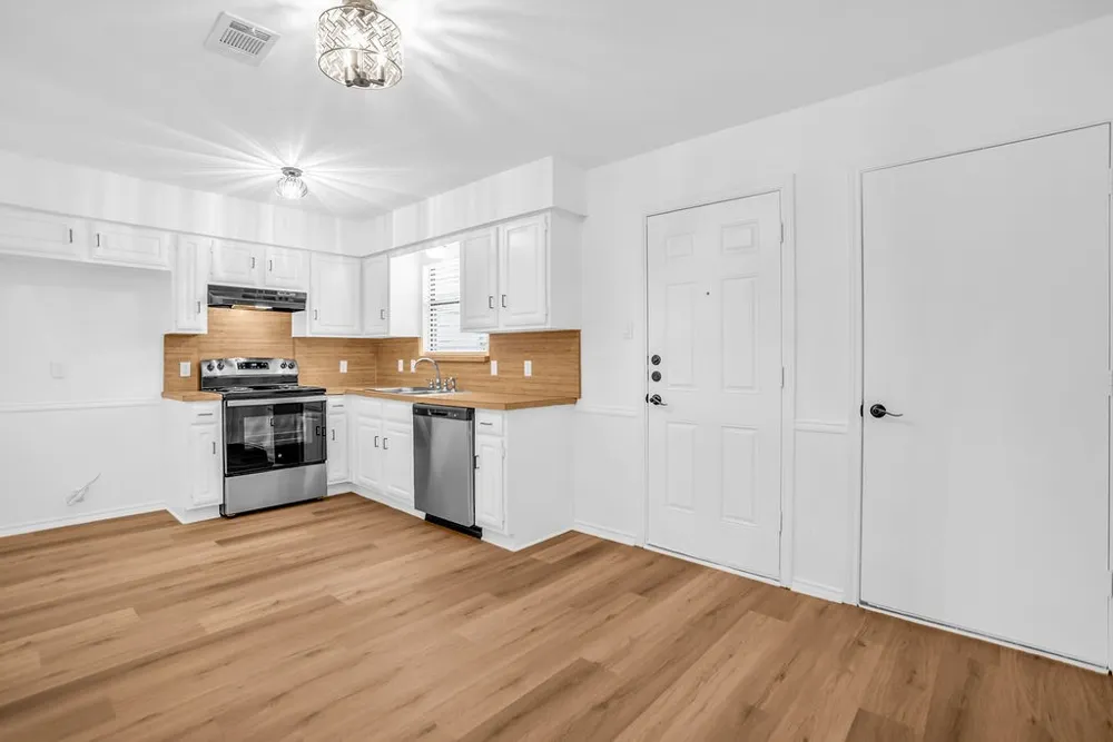 1751 Northview Carrollton, TX 75007