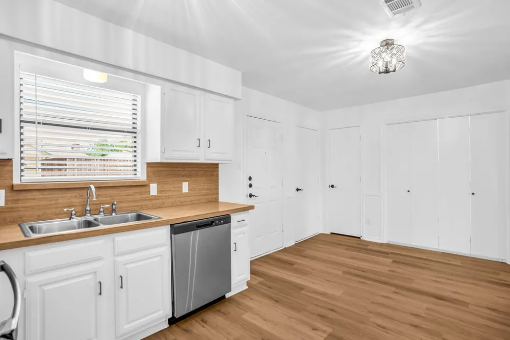 1751 Northview Carrollton, TX 75007