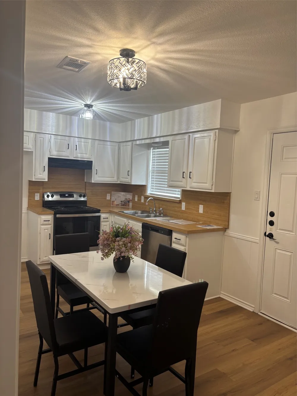 1751 Northview Carrollton, TX 75007