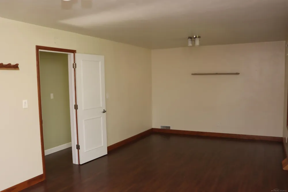 8549 Oakside Street Portage City, MI 49002