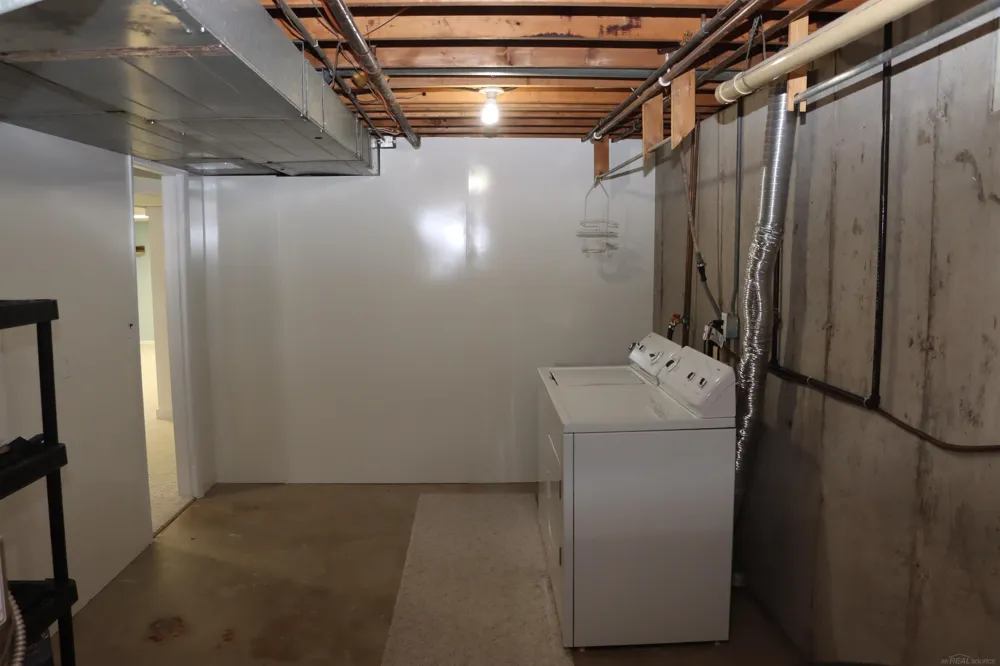 8549 Oakside Street Portage City, MI 49002