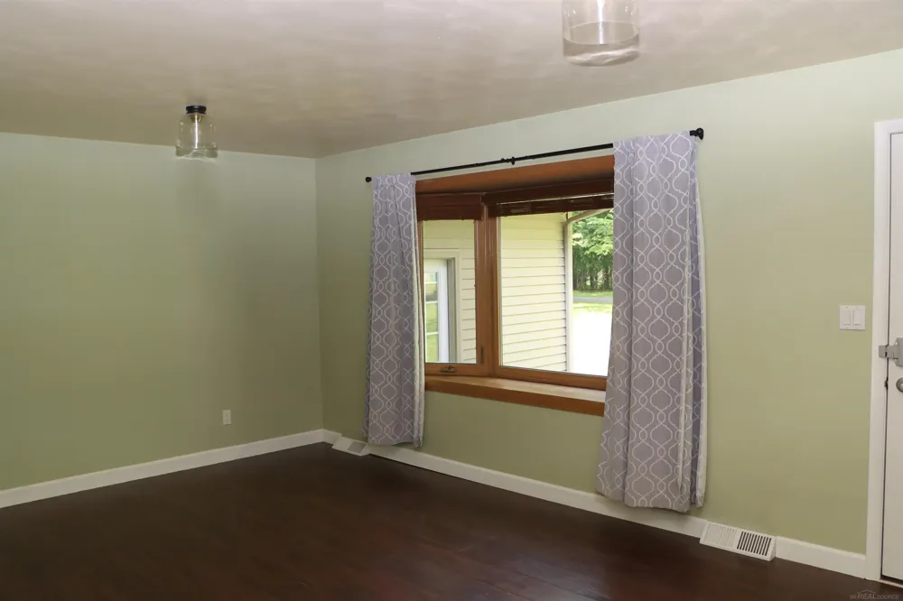 8549 Oakside Street Portage City, MI 49002