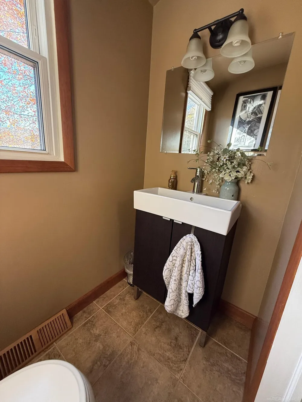 8549 Oakside Street Portage City, MI 49002