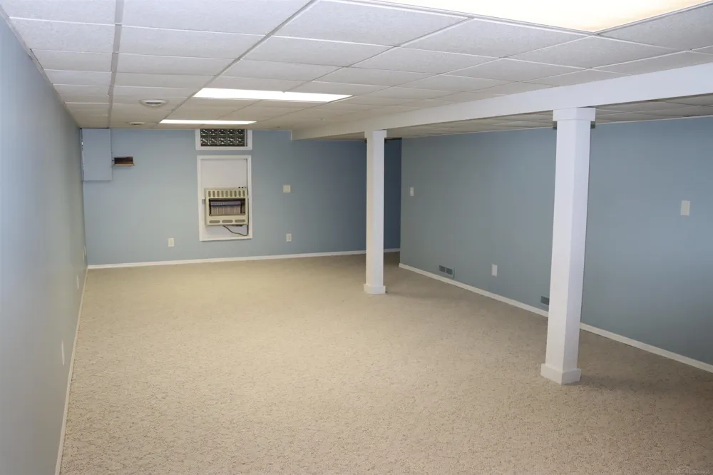 8549 Oakside Street Portage City, MI 49002